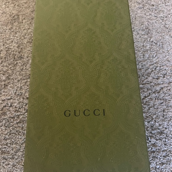 Classic buckle Gucci heels. - Picture 2 of 11